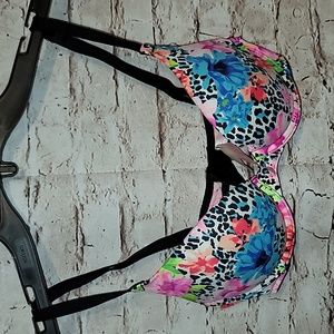 Pink Victoria's secret wear everywhere bra 32B